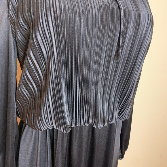 Elegant Black Pleated Dress - Picture 3 of 10